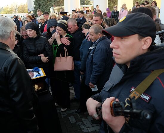Paying last respects to police chief Andrei Gosht in Samara