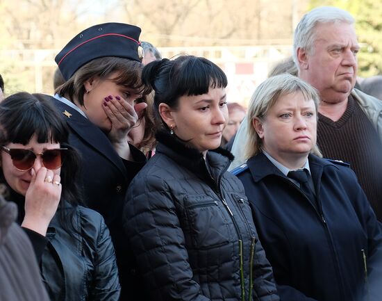 Paying last respects to police chief Andrei Gosht in Samara