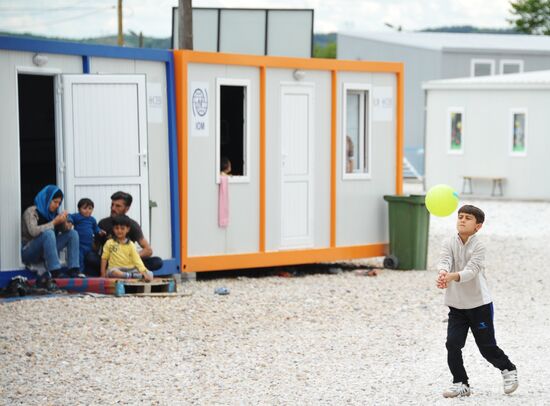 The Vinojug and Idomeni camps for refugees on the Greek-Macedonian border