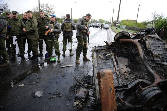 Ukrainian army shells Yelenovka checkpoint in Donetsk Region