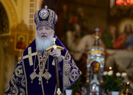 Patriarch holds service on Holy Thursday at Cathedral of Christ the Savior
