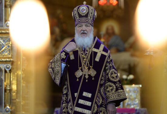 Patriarch holds service on Holy Thursday at Cathedral of Christ the Savior