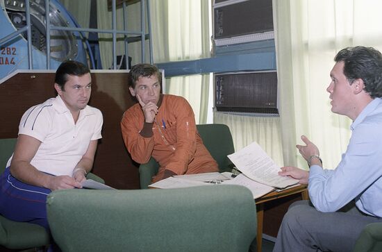 Soviet cosmonauts Titov and Serebrov