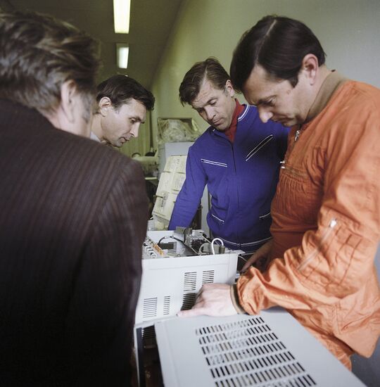 Soviet cosmonauts Titov and Serebrov