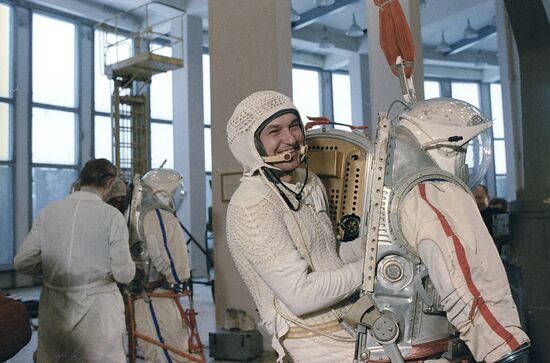 Soviet cosmonauts Titov and Serebrov