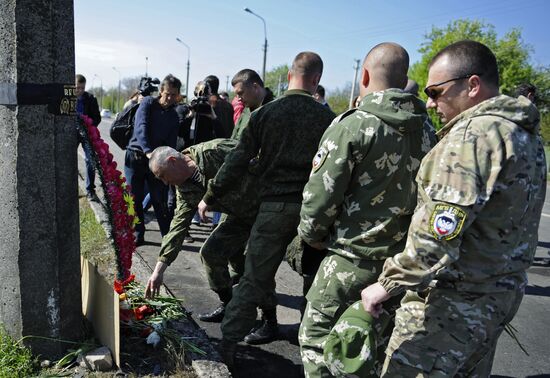 Memorial service for those killed at Yelenovka checkpoint in DPR