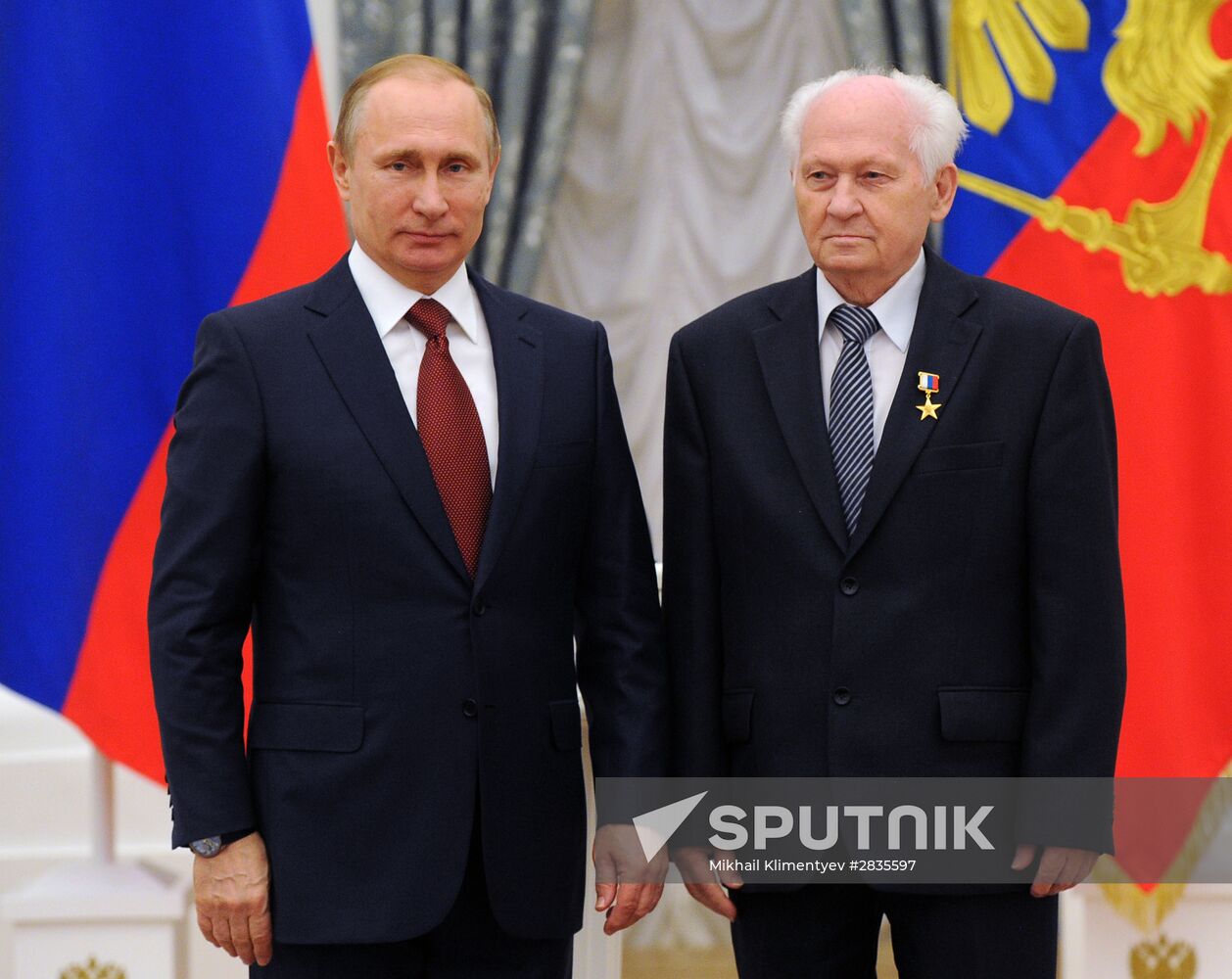 Vladimir Putin presents Hero of Labor of the Russian Federation medals