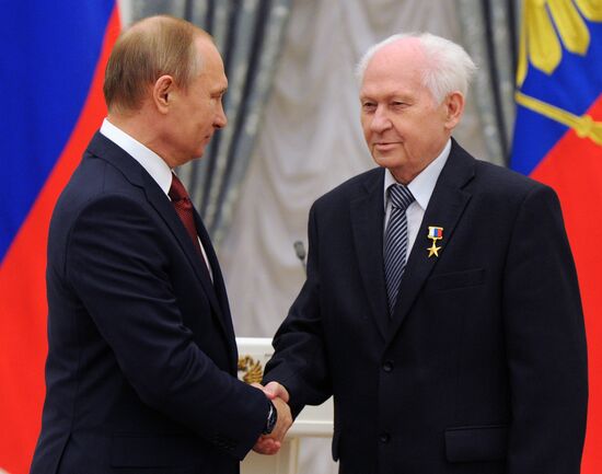 Vladimir Putin presents Hero of Labor of the Russian Federation medals
