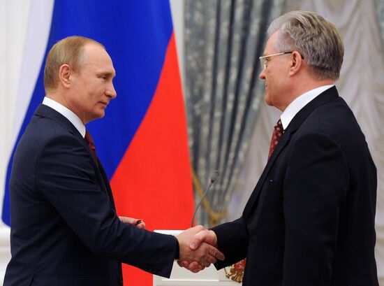 Vladimir Putin presents Hero of Labor of the Russian Federation medals