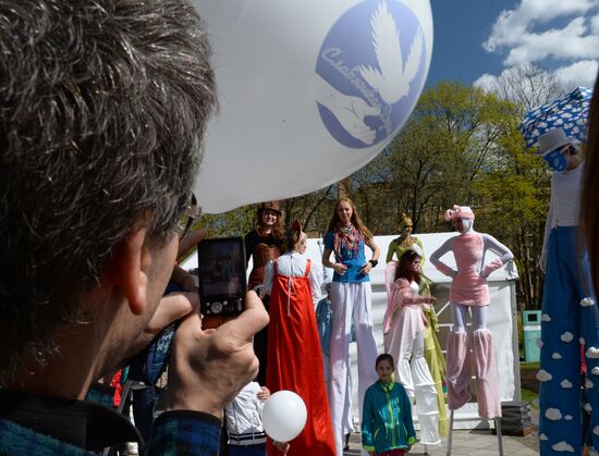 Stiltwalkers march at Between the Earth and Sky festival