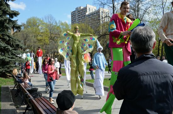 Stiltwalkers march at Between the Earth and Sky festival