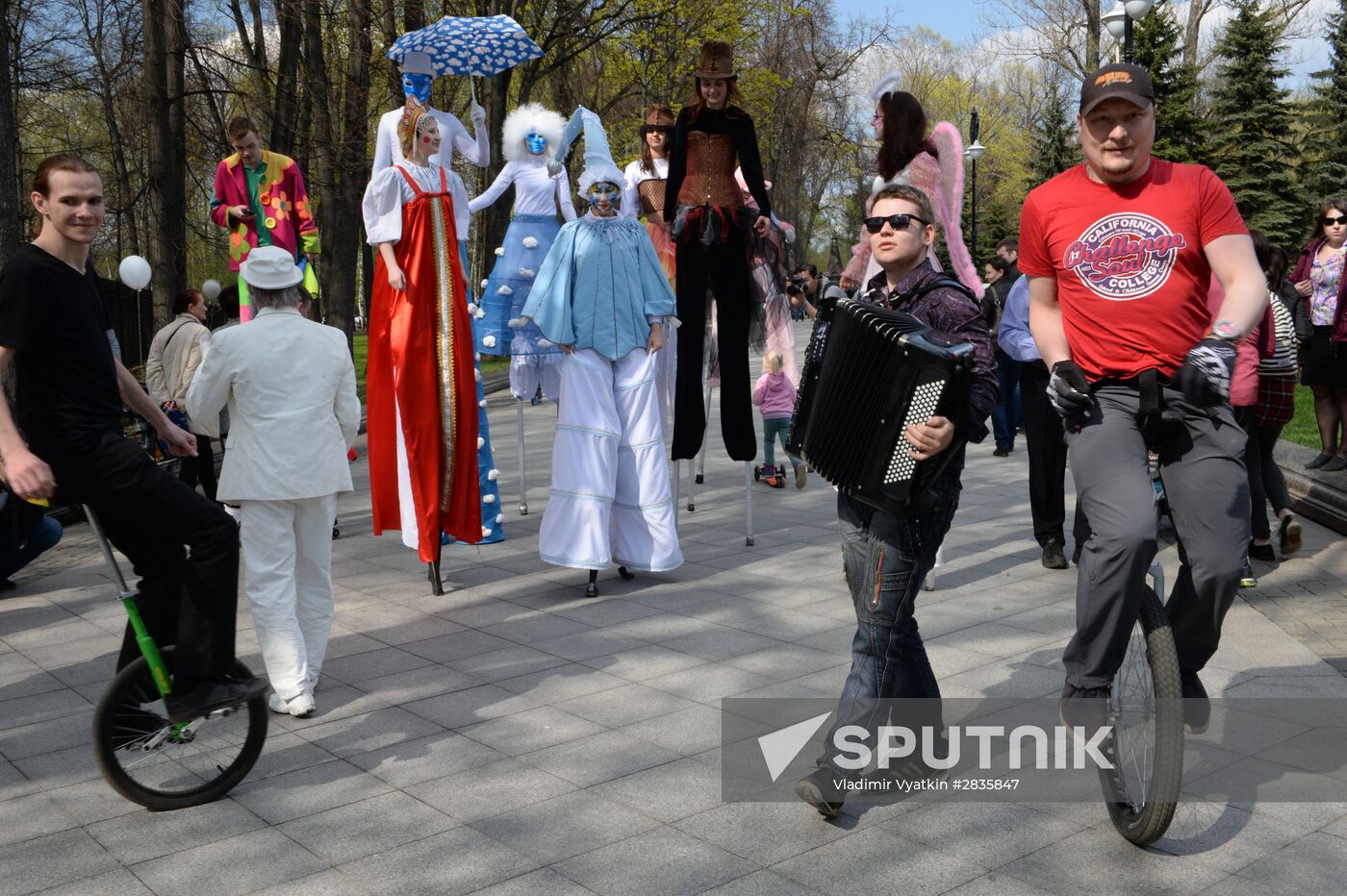 Stiltwalkers march at Between the Earth and Sky festival