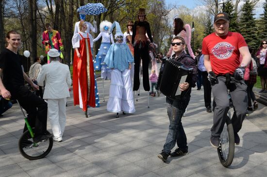 Stiltwalkers march at Between the Earth and Sky festival