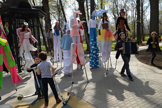 Stiltwalkers march at Between the Earth and Sky festival