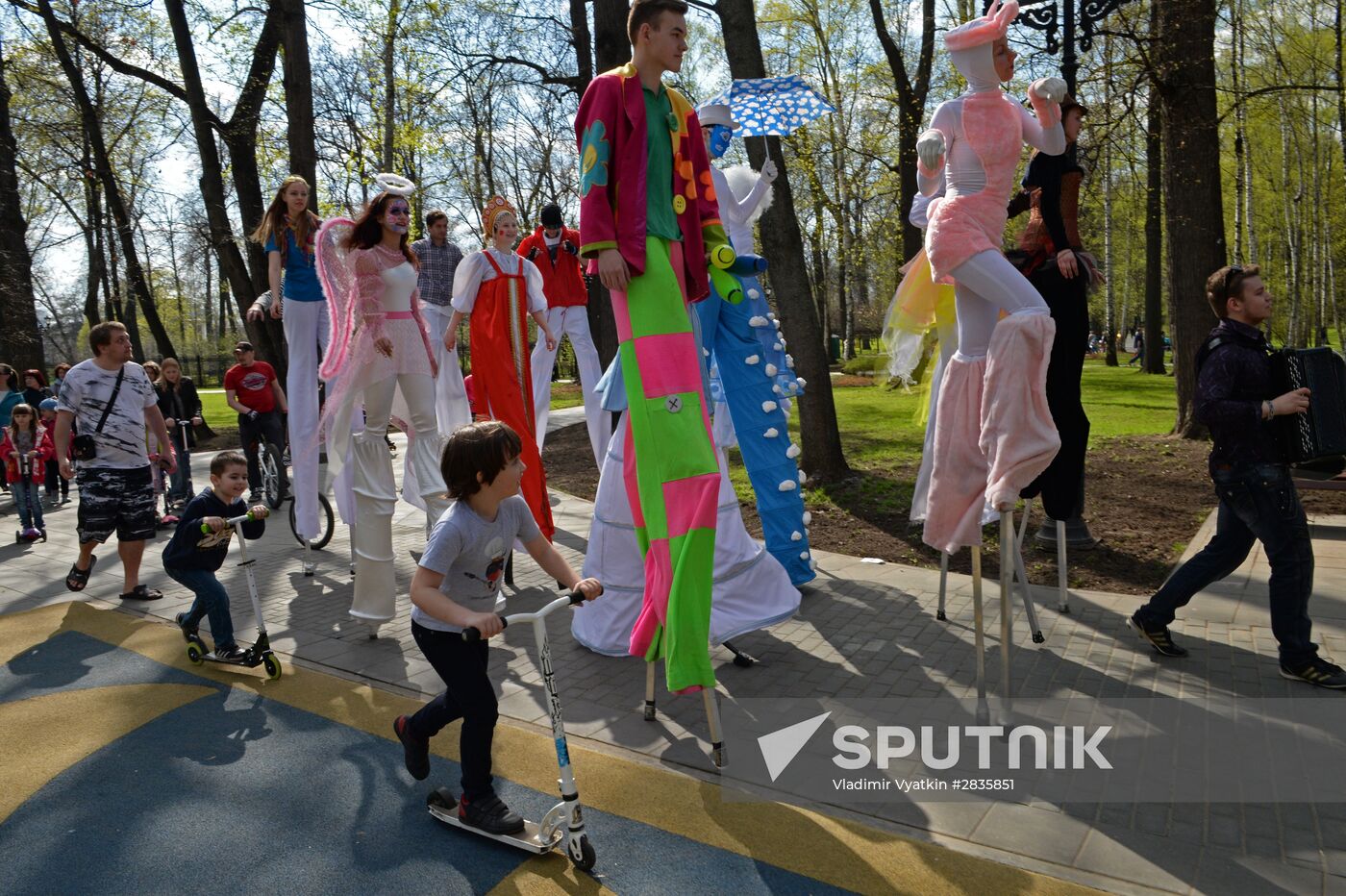 Stiltwalkers march at Between the Earth and Sky festival