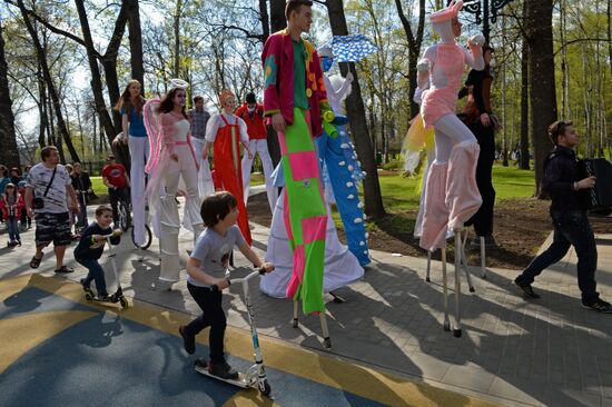 Stiltwalkers march at Between the Earth and Sky festival