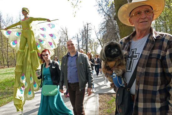 Stiltwalkers march at Between the Earth and Sky festival