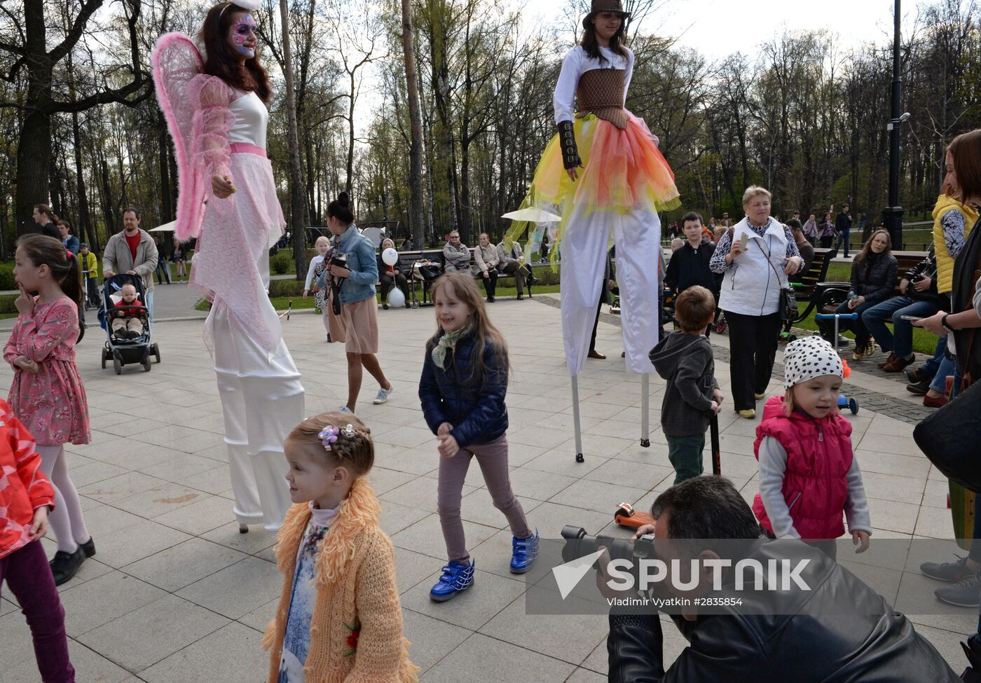 Stiltwalkers march at Between the Earth and Sky festival