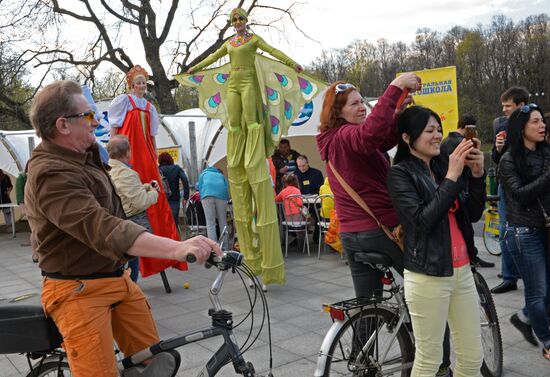 Stiltwalkers march at Between the Earth and Sky festival