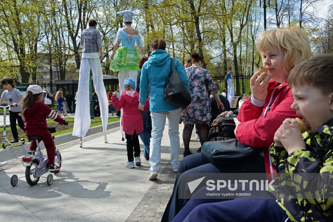 Stiltwalkers march at Between the Earth and Sky festival