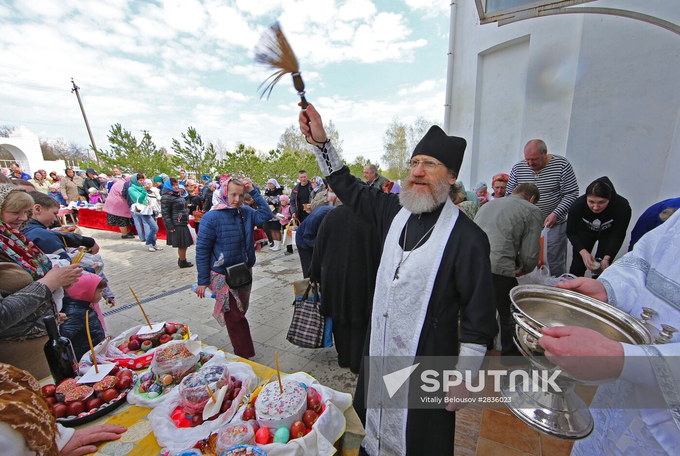 Consecration of Easter cakes and eggs on Holy Saturday