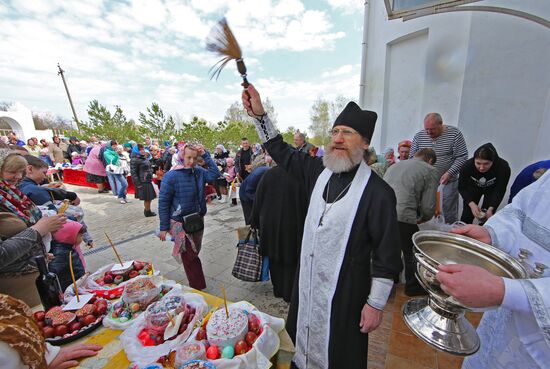 Consecration of Easter cakes and eggs on Holy Saturday