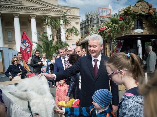 Patriarch Kirill of Moscow and All Russia and Moscow Mayor Sergei Sobyanin attend Easter Fair