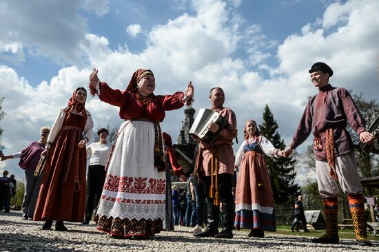 Celebrating Bright Week at Vitoslavlitsy museum of wooden architecture in Novgorod Region