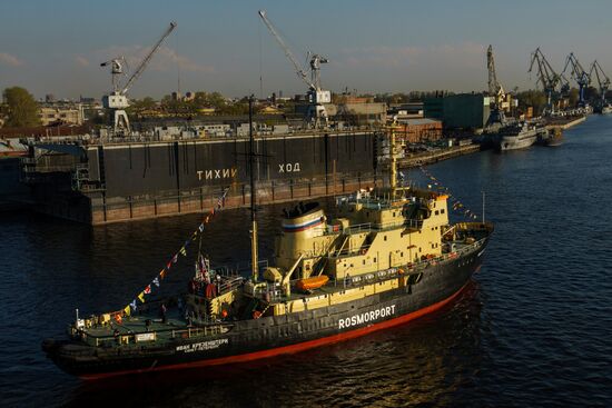 St. Petersburg hosts icebreaker festival