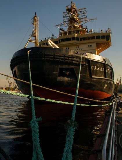 St. Petersburg hosts icebreaker festival