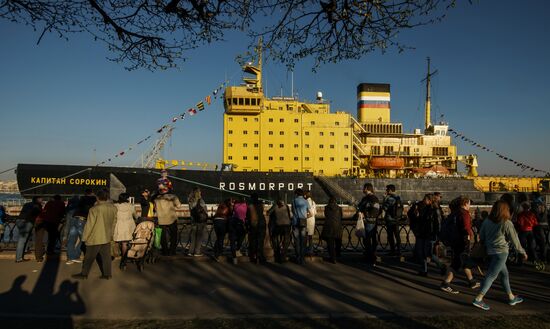 St. Petersburg hosts icebreaker festival