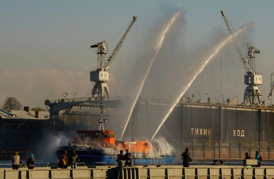 St. Petersburg hosts icebreaker festival