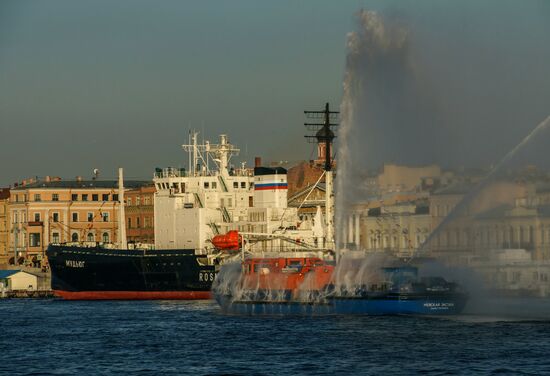St. Petersburg hosts icebreaker festival