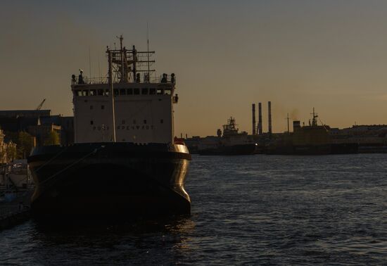 St. Petersburg hosts icebreaker festival