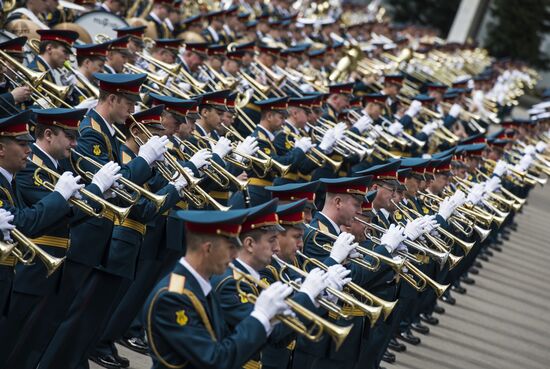 Moscow Garrison Orchestra trial show ahead of military parade