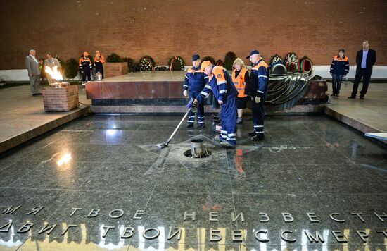 Eternal Flame memorial in Alexander Garden under maintenance