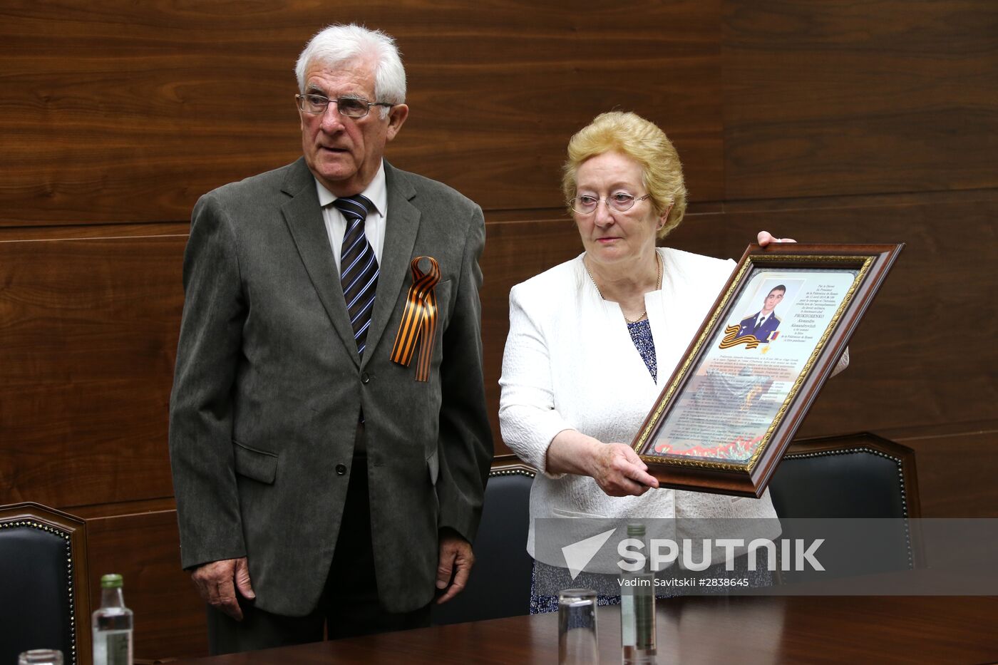 Jean-Claude and Micheline Mague present family heirloom to parents of Hero of Russia Alexander Prokhorenko