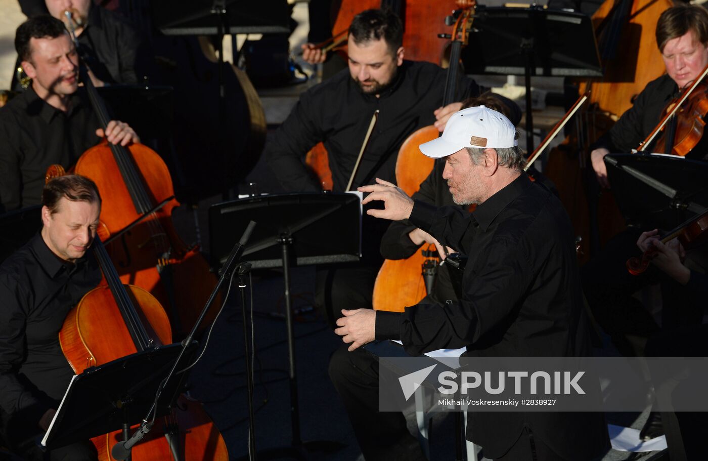 Mariinsky Theater orchestra performs in Palmyra