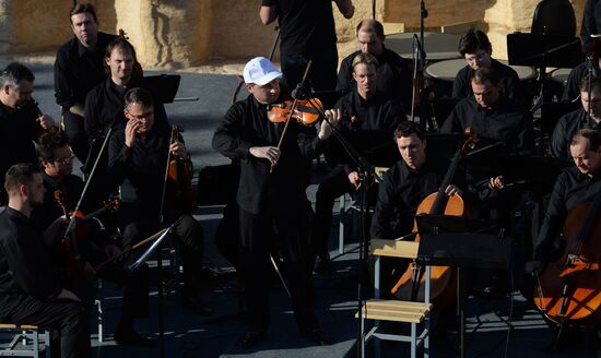 Mariinsky Theater orchestra performs in Palmyra