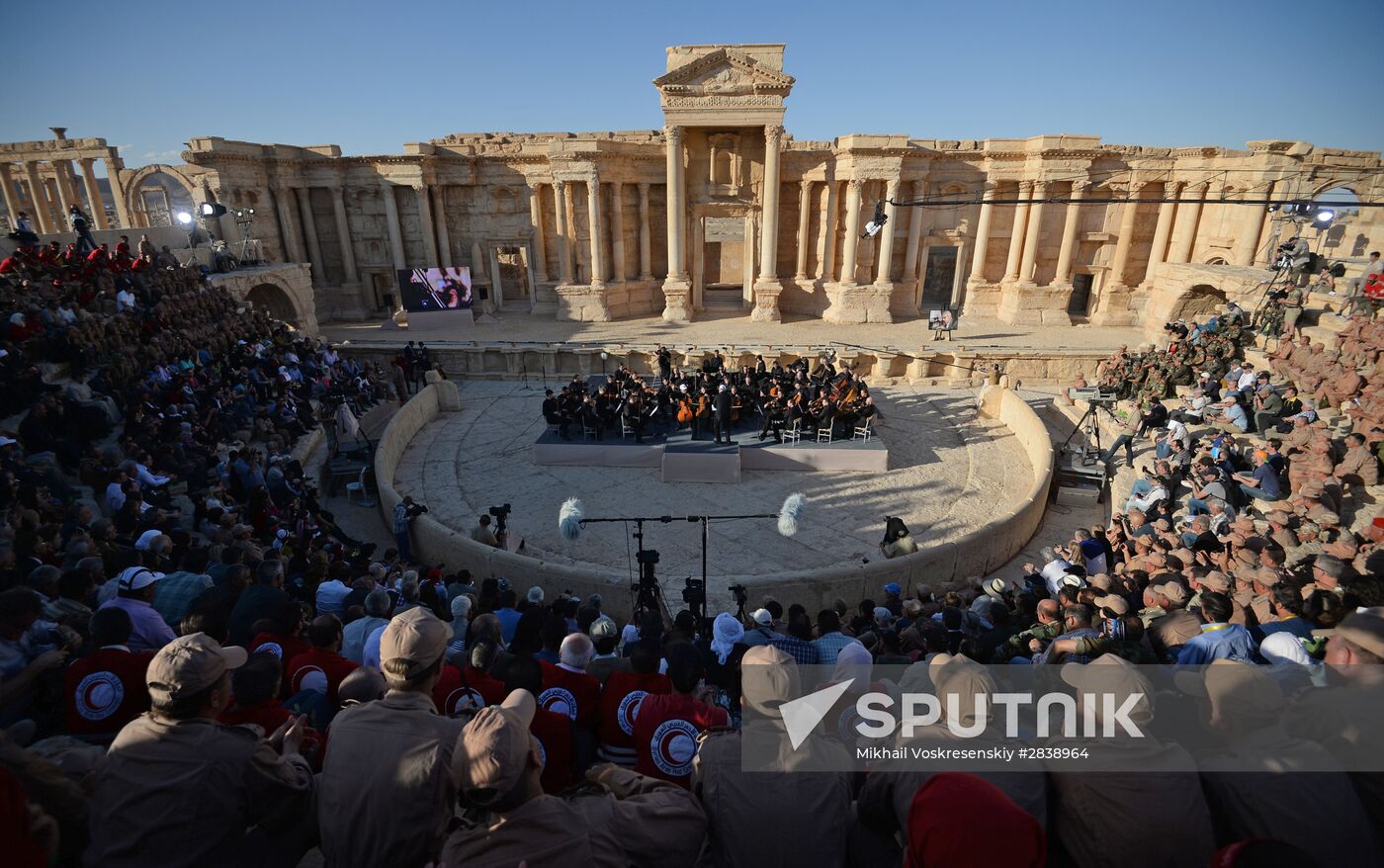 Mariinsky Theater orchestra performs in Palmyra