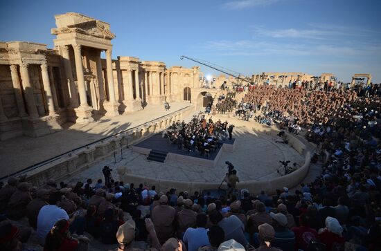 Mariinsky Theater orchestra performs in Palmyra