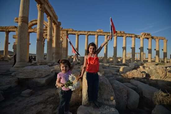 Mariinsky Theater orchestra performs in Palmyra