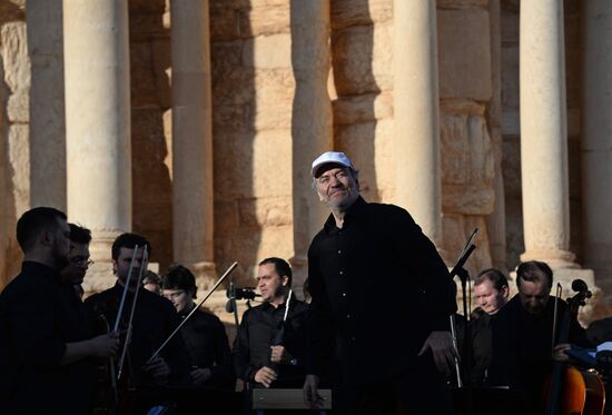 Mariinsky Theater orchestra performs in Palmyra