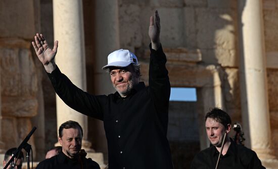 Mariinsky Theater orchestra performs in Palmyra