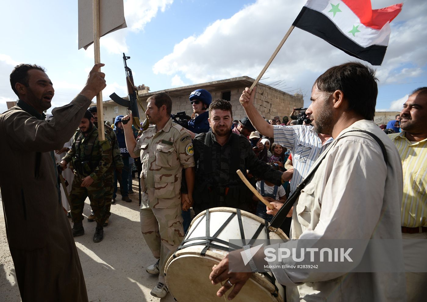 Russian humanitarian aid delivered to Syrian population