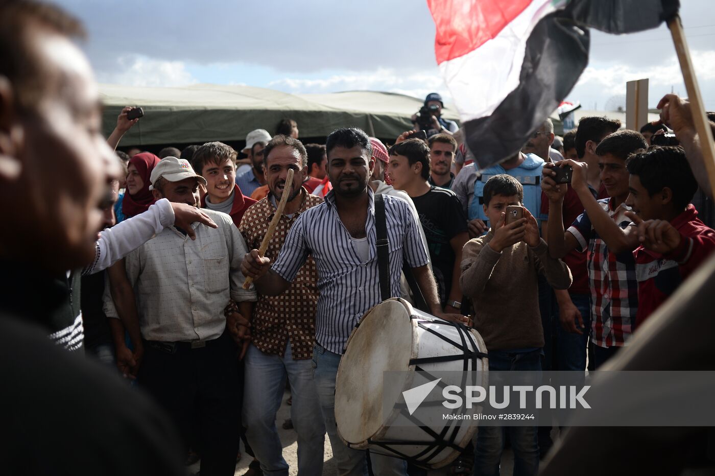 Russian humanitarian aid delivered to Syrian population