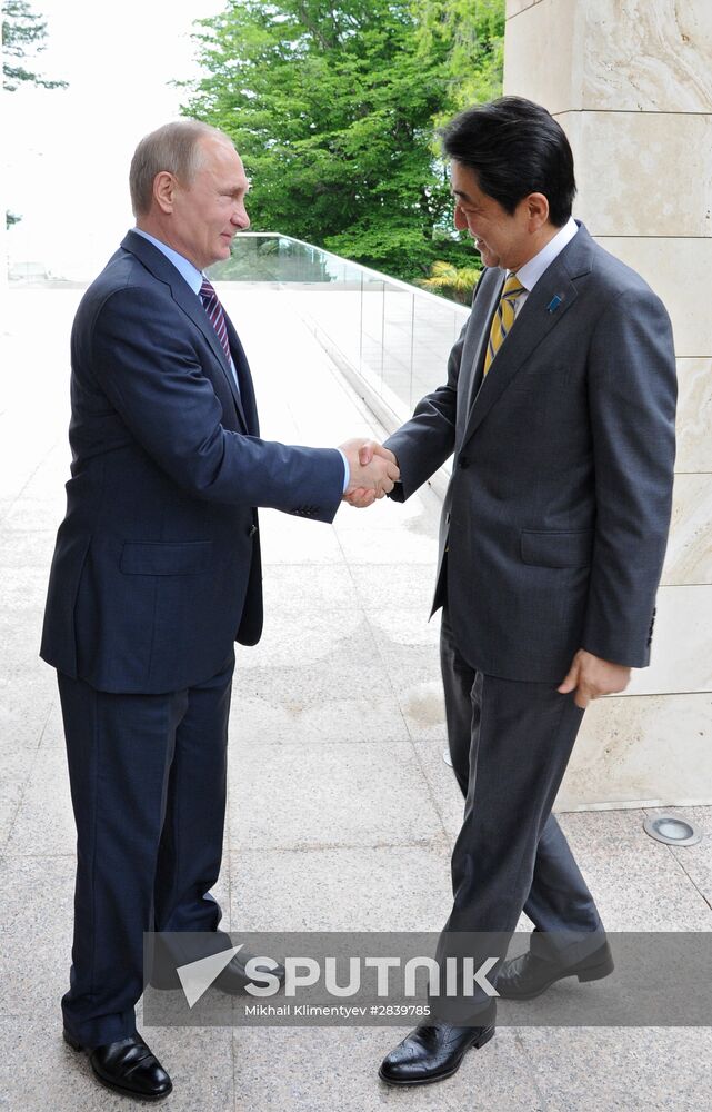 President Vladimir Putin meets with Japanese Prime Minister Shinzō Abe