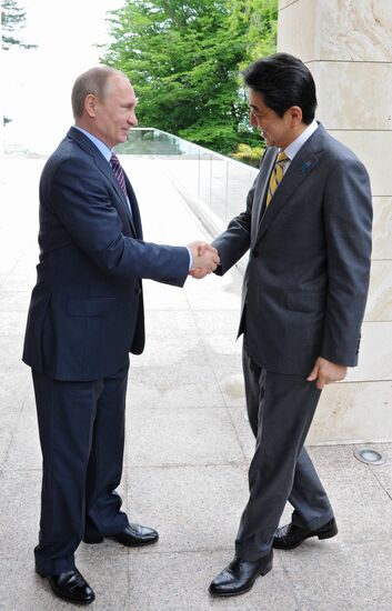 President Vladimir Putin meets with Japanese Prime Minister Shinzō Abe