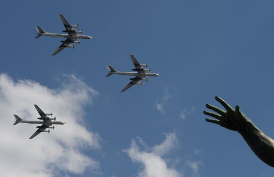 Final practice of military parade on 71st Victory anniversary