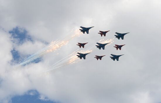 Final practice of military parade on 71st Victory anniversary